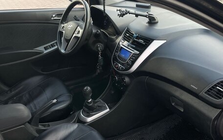 Hyundai Solaris II рестайлинг, 2013 год, 860 000 рублей, 6 фотография