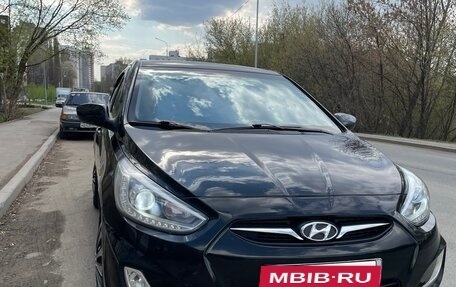 Hyundai Solaris II рестайлинг, 2013 год, 860 000 рублей, 2 фотография