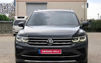 Volkswagen Tiguan II, 2021 год, 2 299 000 рублей, 1 фотография