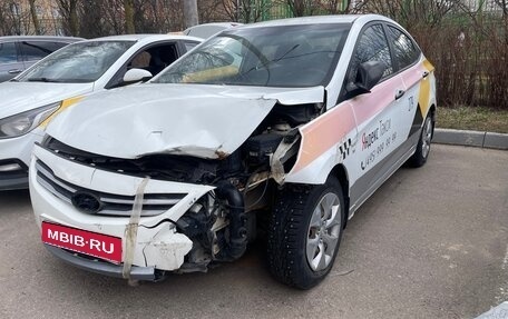 Hyundai Solaris II рестайлинг, 2015 год, 500 000 рублей, 1 фотография