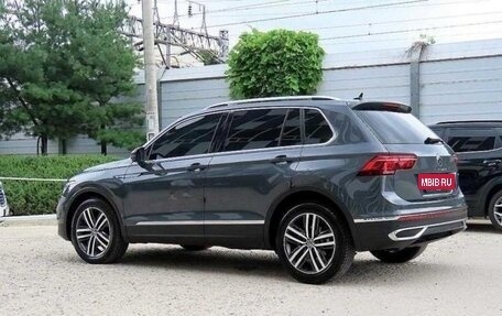 Volkswagen Tiguan II, 2021 год, 2 299 000 рублей, 3 фотография