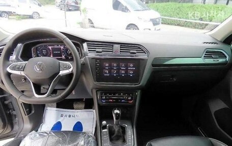Volkswagen Tiguan II, 2021 год, 2 299 000 рублей, 7 фотография