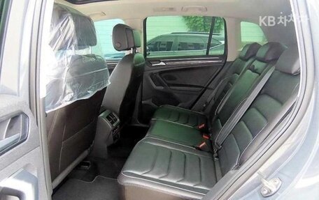 Volkswagen Tiguan II, 2021 год, 2 299 000 рублей, 6 фотография