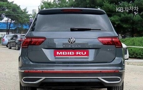 Volkswagen Tiguan II, 2021 год, 2 299 000 рублей, 4 фотография