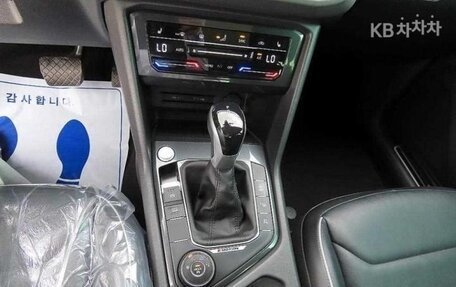 Volkswagen Tiguan II, 2021 год, 2 299 000 рублей, 9 фотография