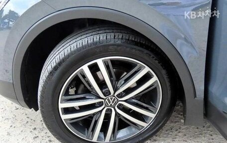 Volkswagen Tiguan II, 2021 год, 2 299 000 рублей, 19 фотография
