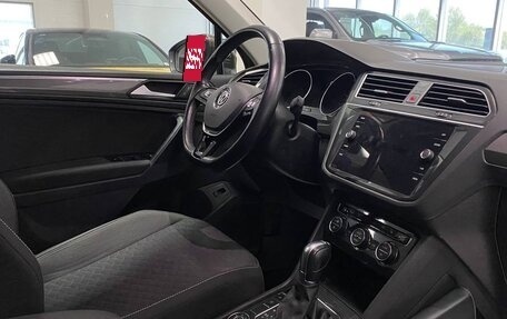 Volkswagen Tiguan II, 2018 год, 2 550 000 рублей, 12 фотография
