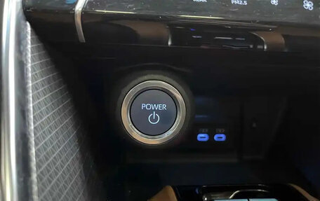 Toyota Venza, 2022 год, 3 450 000 рублей, 10 фотография