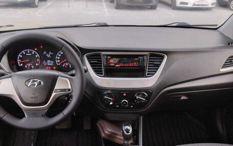 Hyundai Solaris II рестайлинг, 2018 год, 840 000 рублей, 2 фотография