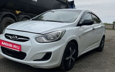 Hyundai Solaris II рестайлинг, 2014 год, 700 000 рублей, 2 фотография