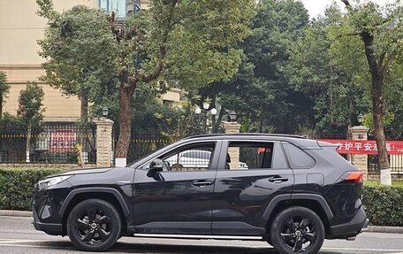 Toyota RAV4, 2021 год, 2 230 000 рублей, 3 фотография