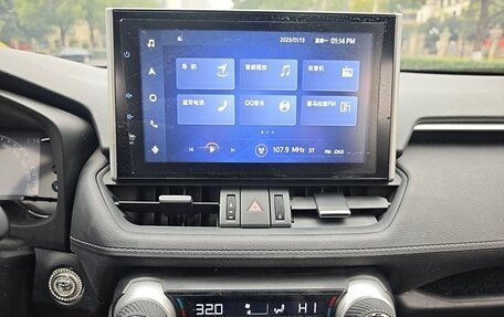 Toyota RAV4, 2021 год, 2 230 000 рублей, 11 фотография