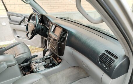 Toyota Land Cruiser 100 рестайлинг 2, 2005 год, 2 800 000 рублей, 7 фотография