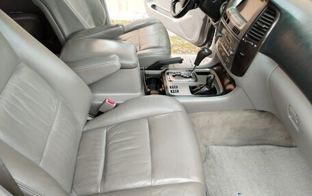Toyota Land Cruiser 100 рестайлинг 2, 2005 год, 2 800 000 рублей, 10 фотография
