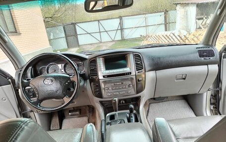 Toyota Land Cruiser 100 рестайлинг 2, 2005 год, 2 800 000 рублей, 11 фотография