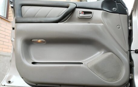 Toyota Land Cruiser 100 рестайлинг 2, 2005 год, 2 800 000 рублей, 16 фотография