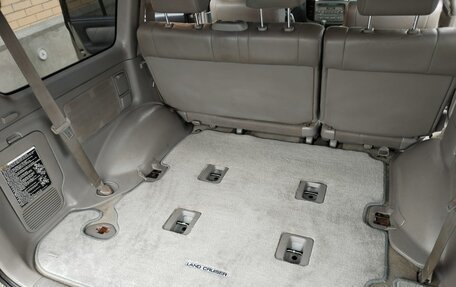 Toyota Land Cruiser 100 рестайлинг 2, 2005 год, 2 800 000 рублей, 19 фотография