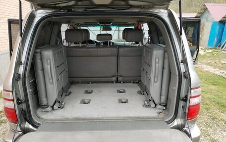 Toyota Land Cruiser 100 рестайлинг 2, 2005 год, 2 800 000 рублей, 23 фотография