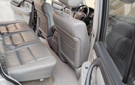 Toyota Land Cruiser 100 рестайлинг 2, 2005 год, 2 800 000 рублей, 33 фотография