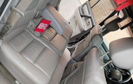 Toyota Land Cruiser 100 рестайлинг 2, 2005 год, 2 800 000 рублей, 29 фотография