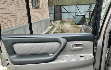 Toyota Land Cruiser 100 рестайлинг 2, 2005 год, 2 800 000 рублей, 36 фотография