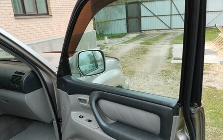 Toyota Land Cruiser 100 рестайлинг 2, 2005 год, 2 800 000 рублей, 34 фотография