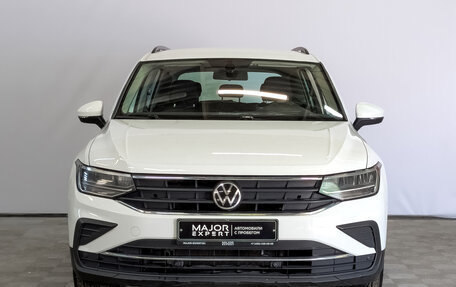 Volkswagen Tiguan II, 2021 год, 1 870 000 рублей, 2 фотография