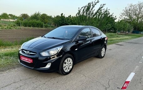 Hyundai Solaris II рестайлинг, 2011 год, 600 000 рублей, 1 фотография