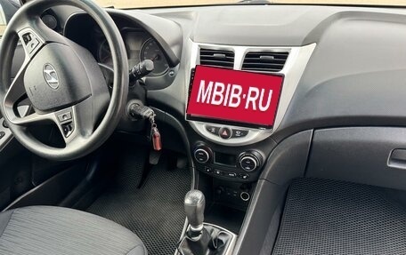 Hyundai Solaris II рестайлинг, 2016 год, 855 000 рублей, 16 фотография