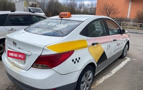 Hyundai Solaris II рестайлинг, 2015 год, 500 000 рублей, 2 фотография