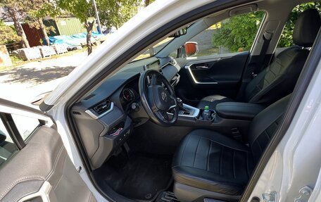 Toyota RAV4, 2021 год, 4 200 000 рублей, 6 фотография