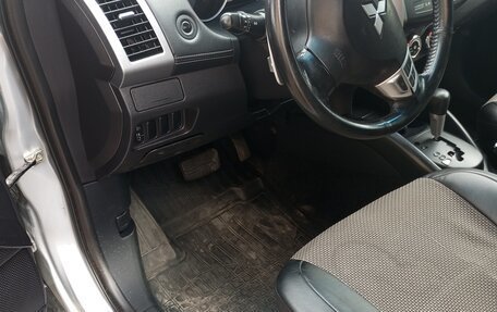 Mitsubishi Outlander III рестайлинг 3, 2010 год, 1 700 000 рублей, 7 фотография