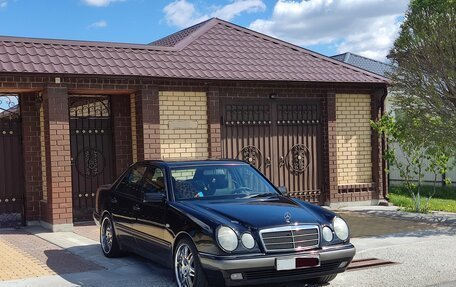 Mercedes-Benz E-Класс, 1998 год, 630 000 рублей, 1 фотография