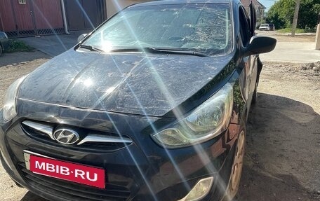 Hyundai Solaris II рестайлинг, 2012 год, 490 000 рублей, 1 фотография