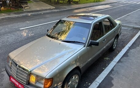 Mercedes-Benz W124, 1987 год, 550 000 рублей, 1 фотография