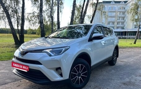 Toyota RAV4, 2017 год, 2 295 000 рублей, 2 фотография