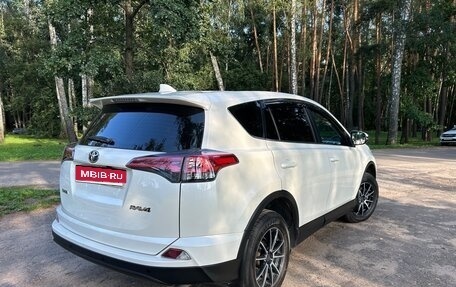 Toyota RAV4, 2017 год, 2 295 000 рублей, 4 фотография