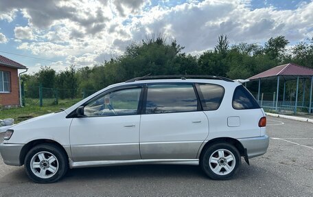 Toyota Ipsum II, 1997 год, 550 000 рублей, 2 фотография