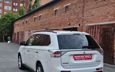 Mitsubishi Outlander III рестайлинг 3, 2013 год, 1 780 000 рублей, 2 фотография
