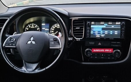 Mitsubishi Outlander III рестайлинг 3, 2013 год, 1 780 000 рублей, 4 фотография