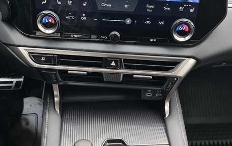 Lexus RX IV рестайлинг, 2023 год, 10 990 000 рублей, 13 фотография