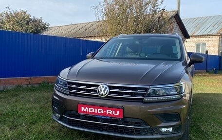 Volkswagen Tiguan II, 2017 год, 2 800 000 рублей, 1 фотография