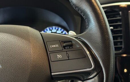 Mitsubishi Outlander III рестайлинг 3, 2018 год, 2 650 000 рублей, 16 фотография