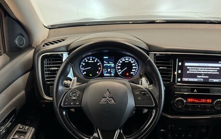 Mitsubishi Outlander III рестайлинг 3, 2018 год, 2 650 000 рублей, 13 фотография