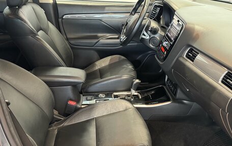 Mitsubishi Outlander III рестайлинг 3, 2018 год, 2 650 000 рублей, 9 фотография
