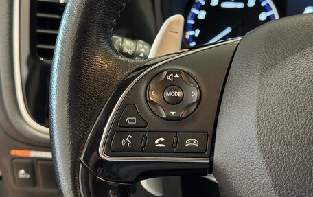 Mitsubishi Outlander III рестайлинг 3, 2018 год, 2 650 000 рублей, 15 фотография