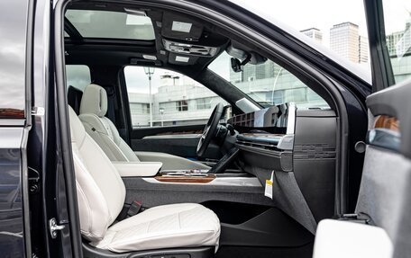 Cadillac Escalade V, 2024 год, 23 690 000 рублей, 9 фотография