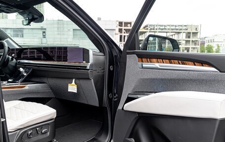 Cadillac Escalade V, 2024 год, 23 690 000 рублей, 11 фотография