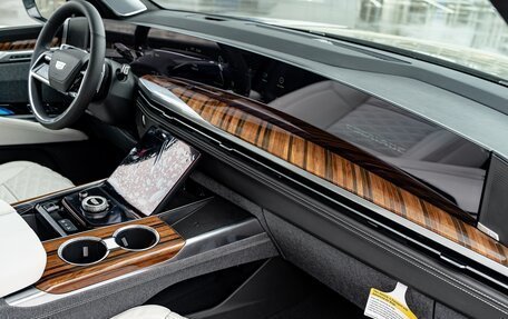 Cadillac Escalade V, 2024 год, 23 690 000 рублей, 14 фотография
