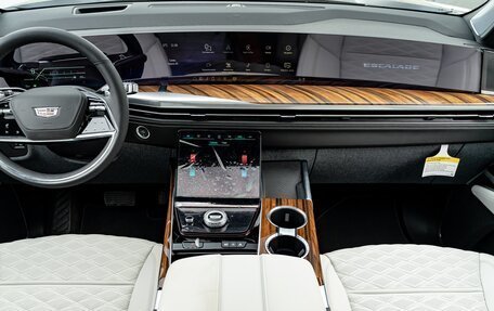 Cadillac Escalade V, 2024 год, 23 690 000 рублей, 16 фотография